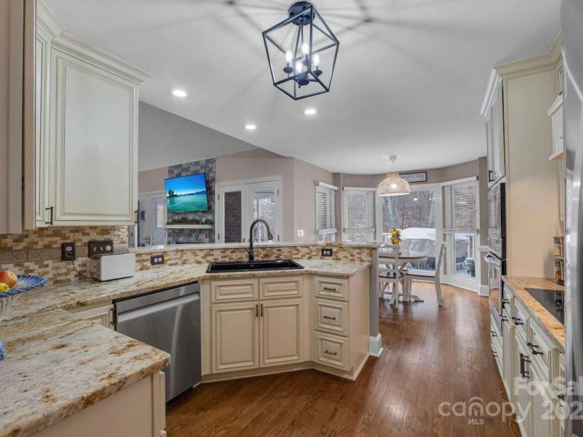 10032 Hunters Trace Drive, Concord, NC 28027.  MLS# CAR4235512, YatesRealty ID 23932. 