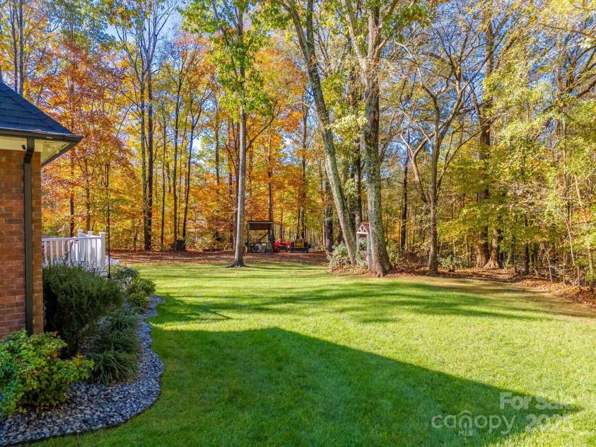 10032 Hunters Trace Drive, Concord, NC 28027.  MLS# CAR4235512, YatesRealty ID 23932. 