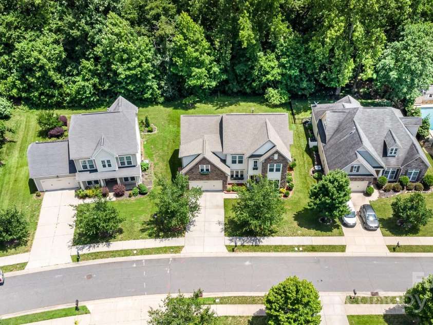 10129 Loch Lomond Drive, Charlotte, NC 28278.  MLS# CAR4269178, YatesRealty ID 23934. 