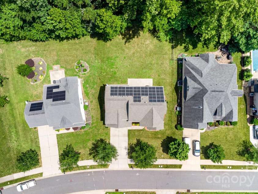 10129 Loch Lomond Drive, Charlotte, NC 28278.  MLS# CAR4269178, YatesRealty ID 23934. 