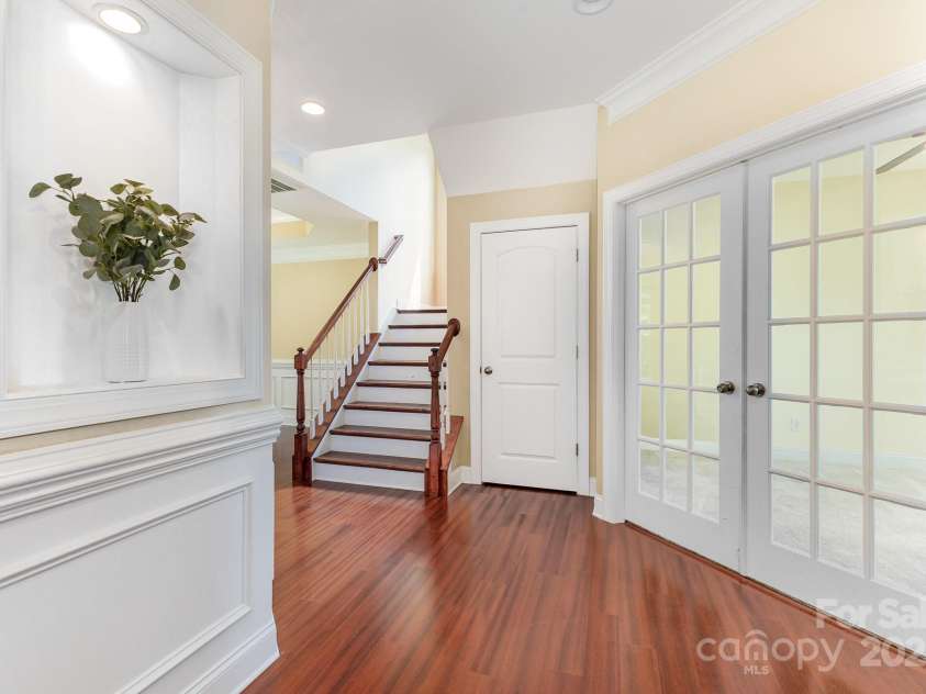 10129 Loch Lomond Drive, Charlotte, NC 28278.  MLS# CAR4269178, YatesRealty ID 23934. 