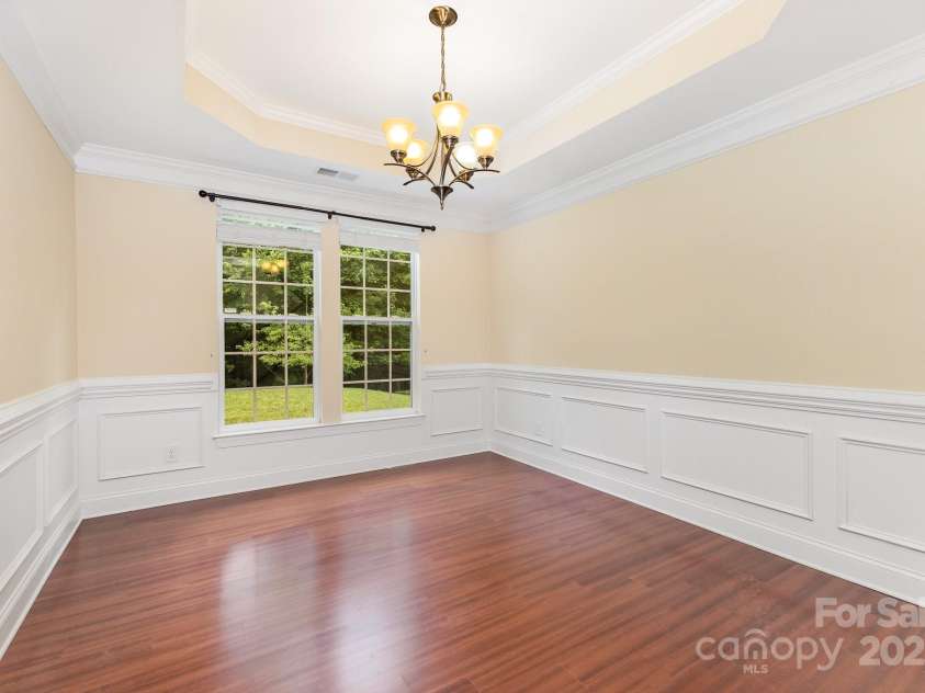 10129 Loch Lomond Drive, Charlotte, NC 28278.  MLS# CAR4269178, YatesRealty ID 23934. 