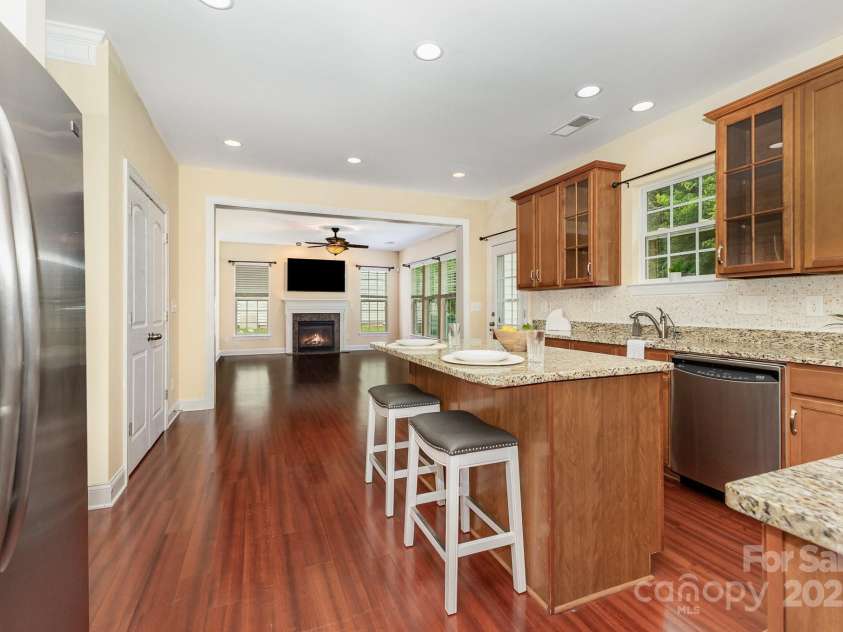 10129 Loch Lomond Drive, Charlotte, NC 28278.  MLS# CAR4269178, YatesRealty ID 23934. 