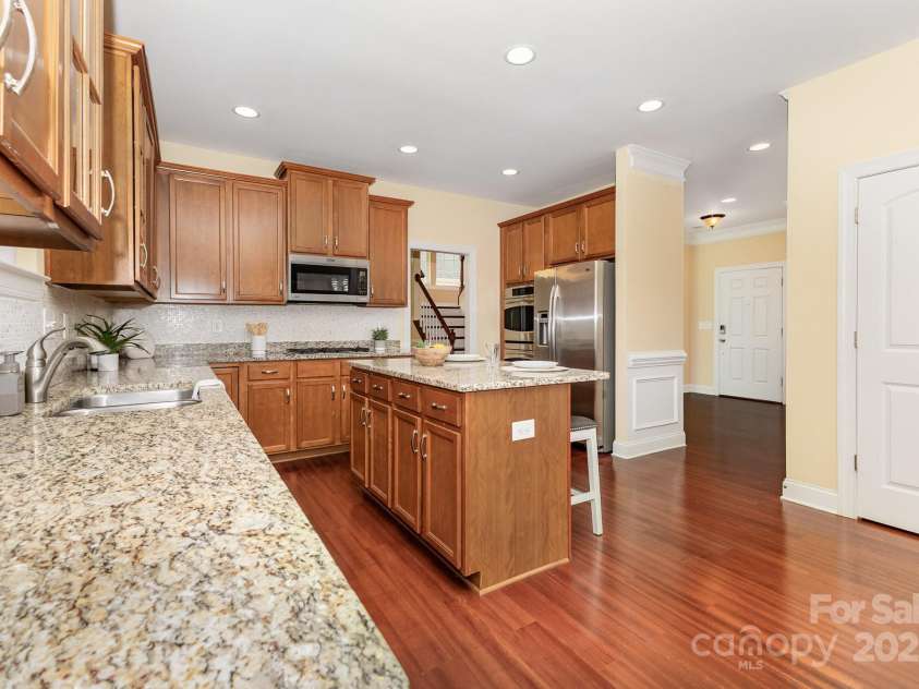 10129 Loch Lomond Drive, Charlotte, NC 28278.  MLS# CAR4269178, YatesRealty ID 23934. 