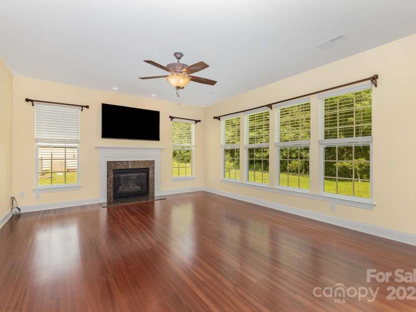 10129 Loch Lomond Drive, Charlotte, NC 28278.  MLS# CAR4269178, YatesRealty ID 23934. 