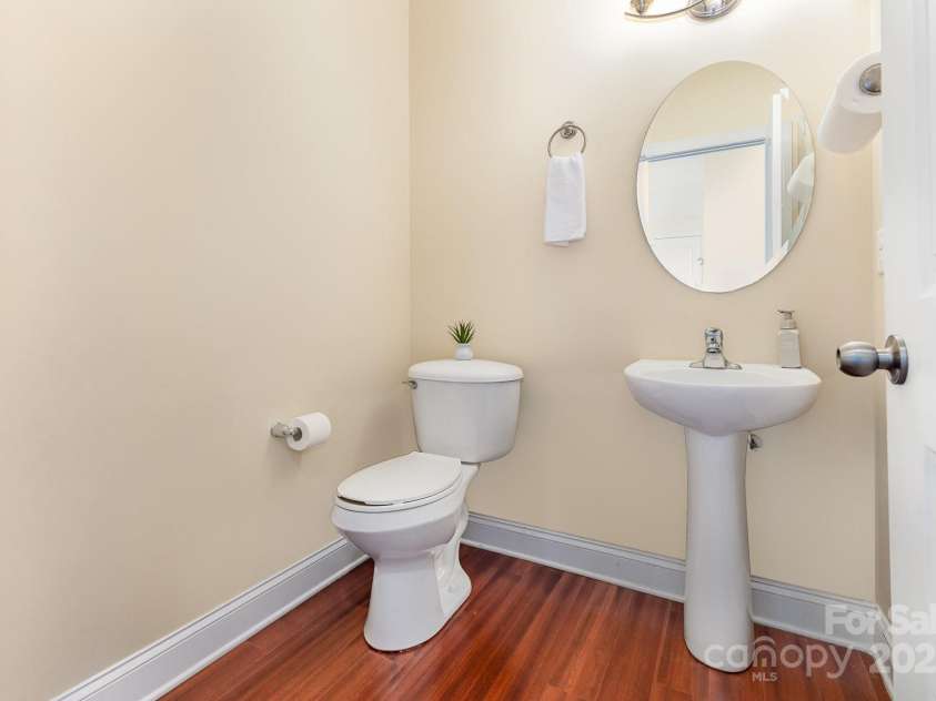 10129 Loch Lomond Drive, Charlotte, NC 28278.  MLS# CAR4269178, YatesRealty ID 23934. 