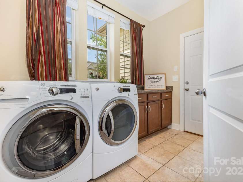 10129 Loch Lomond Drive, Charlotte, NC 28278.  MLS# CAR4269178, YatesRealty ID 23934. 