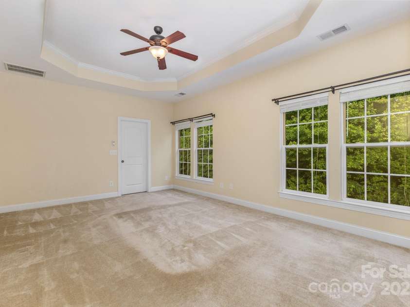 10129 Loch Lomond Drive, Charlotte, NC 28278.  MLS# CAR4269178, YatesRealty ID 23934. 