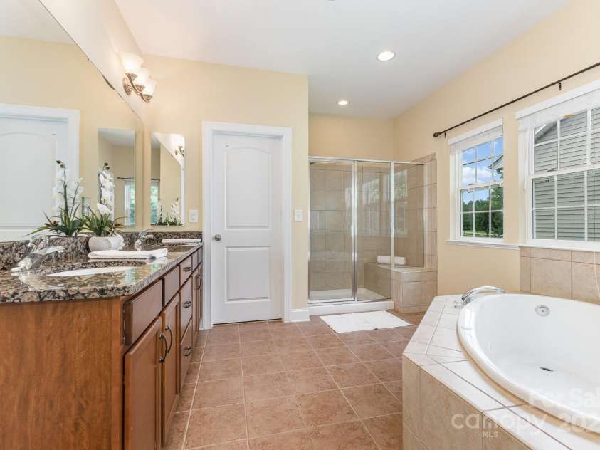 10129 Loch Lomond Drive, Charlotte, NC 28278.  MLS# CAR4269178, YatesRealty ID 23934. 