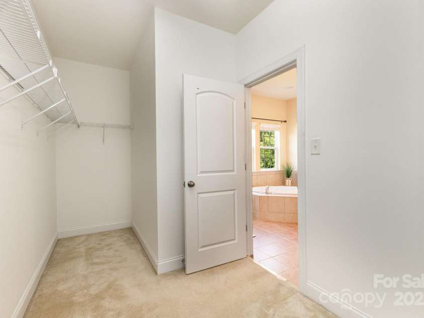 10129 Loch Lomond Drive, Charlotte, NC 28278.  MLS# CAR4269178, YatesRealty ID 23934. 