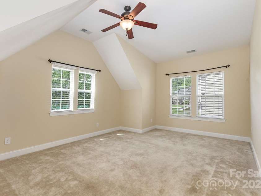 10129 Loch Lomond Drive, Charlotte, NC 28278.  MLS# CAR4269178, YatesRealty ID 23934. 