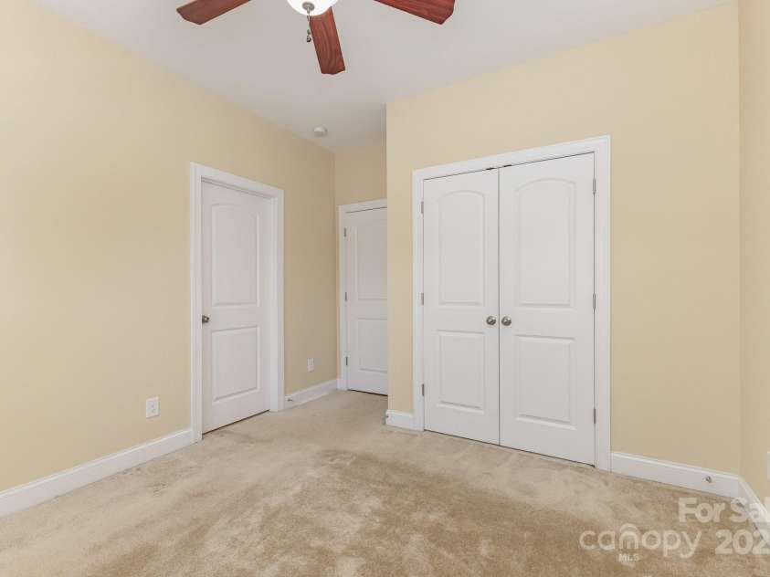 10129 Loch Lomond Drive, Charlotte, NC 28278.  MLS# CAR4269178, YatesRealty ID 23934. 