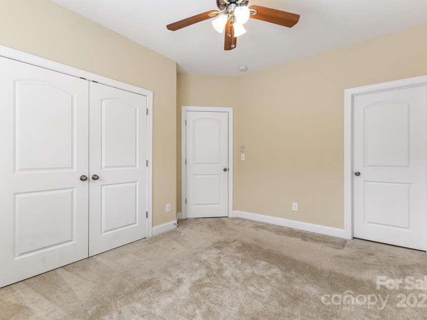 10129 Loch Lomond Drive, Charlotte, NC 28278.  MLS# CAR4269178, YatesRealty ID 23934. 