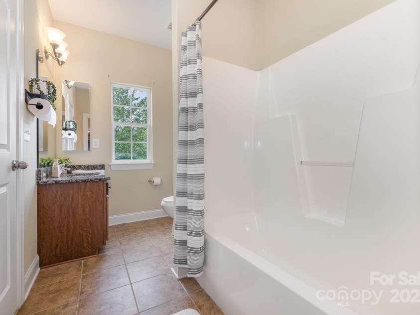 10129 Loch Lomond Drive, Charlotte, NC 28278.  MLS# CAR4269178, YatesRealty ID 23934. 