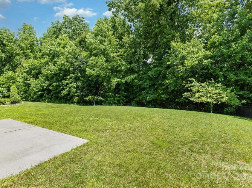 10129 Loch Lomond Drive, Charlotte, NC 28278.  MLS# CAR4269178, YatesRealty ID 23934. 