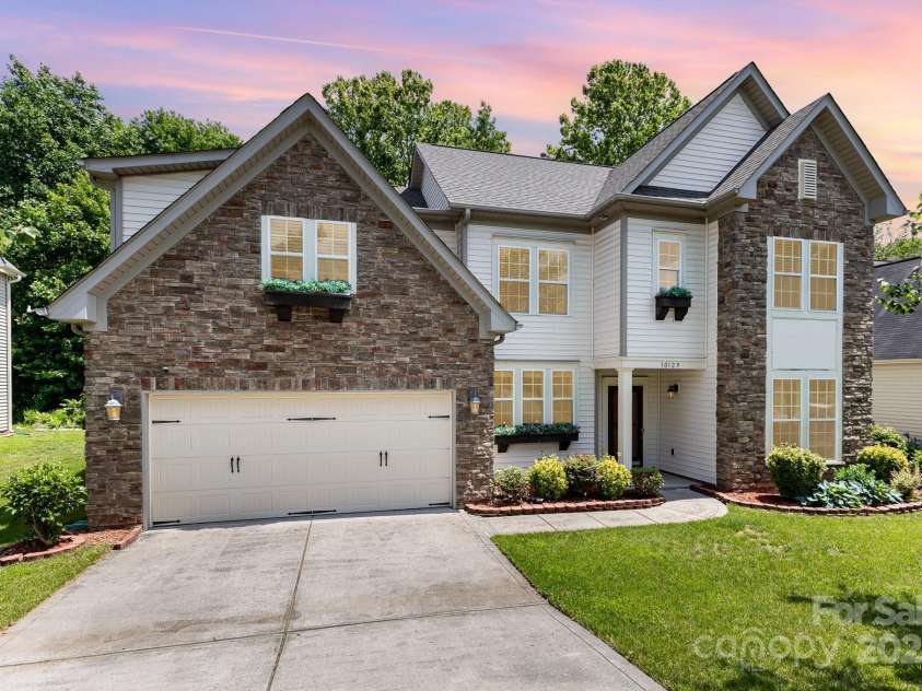 10129 Loch Lomond Drive, Charlotte, NC 28278.  MLS# CAR4269178, YatesRealty ID 23934. 