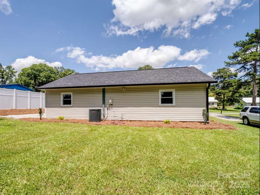 405 Jones Street Street, Monroe, NC 28110.  MLS# CAR4275206, YatesRealty ID 23935. 