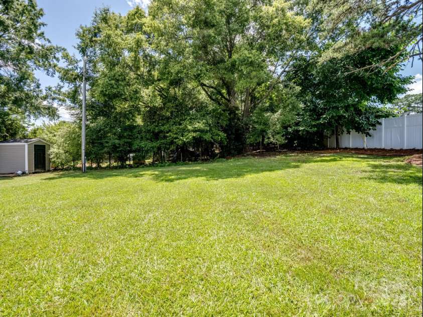 405 Jones Street Street, Monroe, NC 28110.  MLS# CAR4275206, YatesRealty ID 23935. 