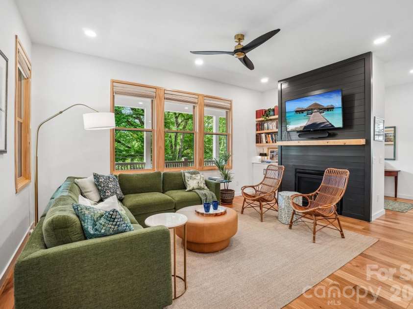 101 Santee Street, Asheville, NC 28801.  MLS# CAR4371504, YatesRealty ID 23936. 