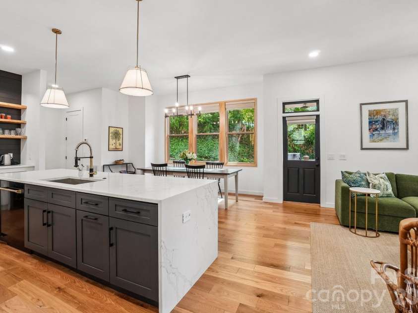 101 Santee Street, Asheville, NC 28801.  MLS# CAR4371504, YatesRealty ID 23936. 