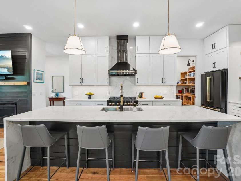 101 Santee Street, Asheville, NC 28801.  MLS# CAR4371504, YatesRealty ID 23936. 