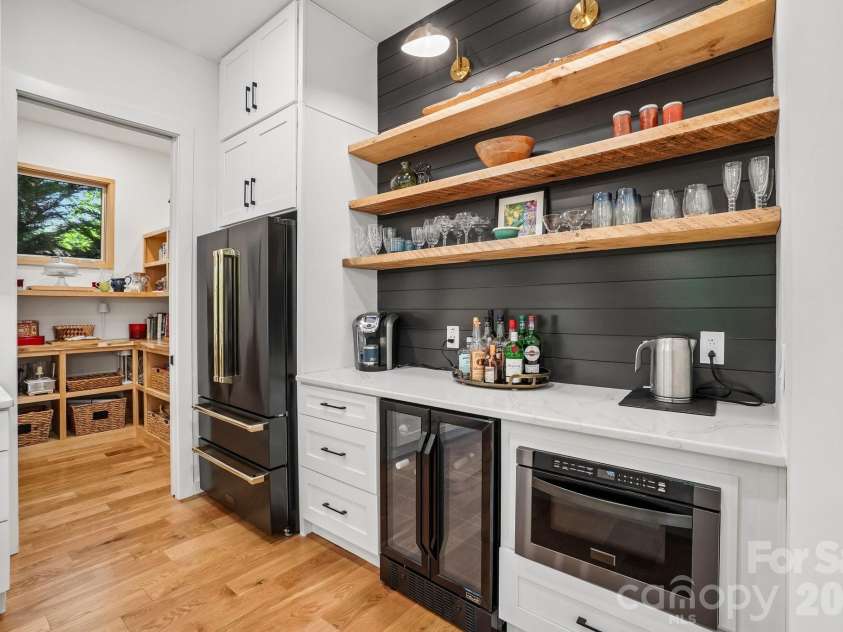 101 Santee Street, Asheville, NC 28801.  MLS# CAR4371504, YatesRealty ID 23936. 