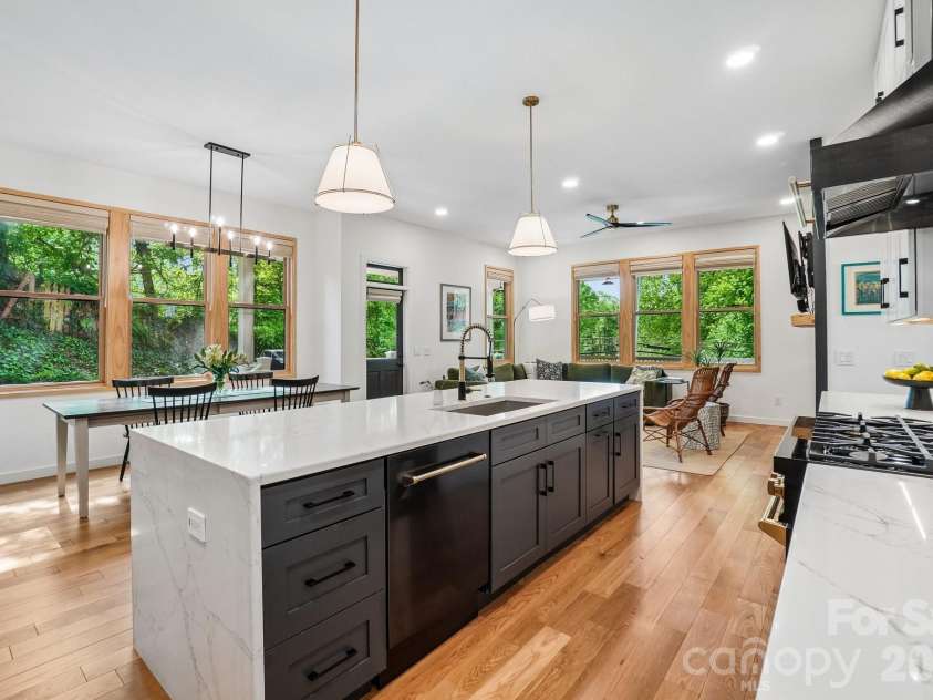 101 Santee Street, Asheville, NC 28801.  MLS# CAR4371504, YatesRealty ID 23936. 