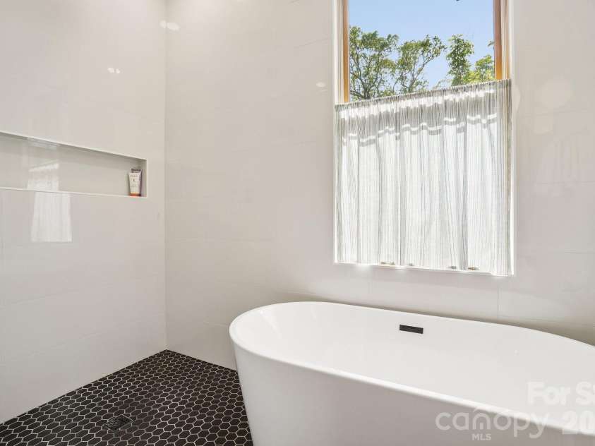 101 Santee Street, Asheville, NC 28801.  MLS# CAR4371504, YatesRealty ID 23936. 