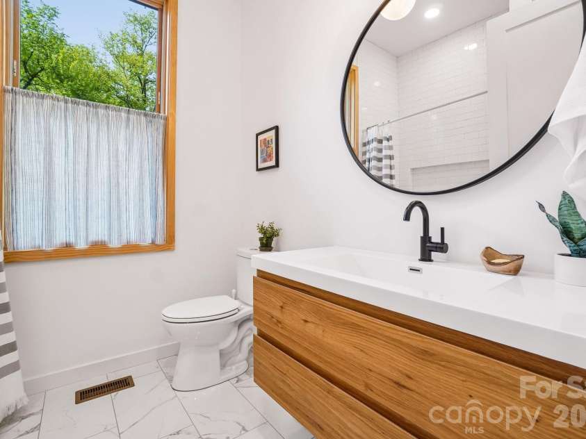 101 Santee Street, Asheville, NC 28801.  MLS# CAR4371504, YatesRealty ID 23936. 
