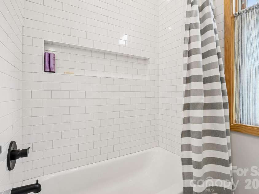 101 Santee Street, Asheville, NC 28801.  MLS# CAR4371504, YatesRealty ID 23936. 