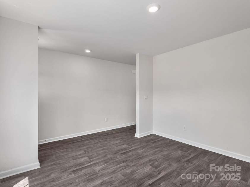 8 Madelyn Drive, Clyde, NC 28721.  MLS# CAR4334061, YatesRealty ID 23938. 