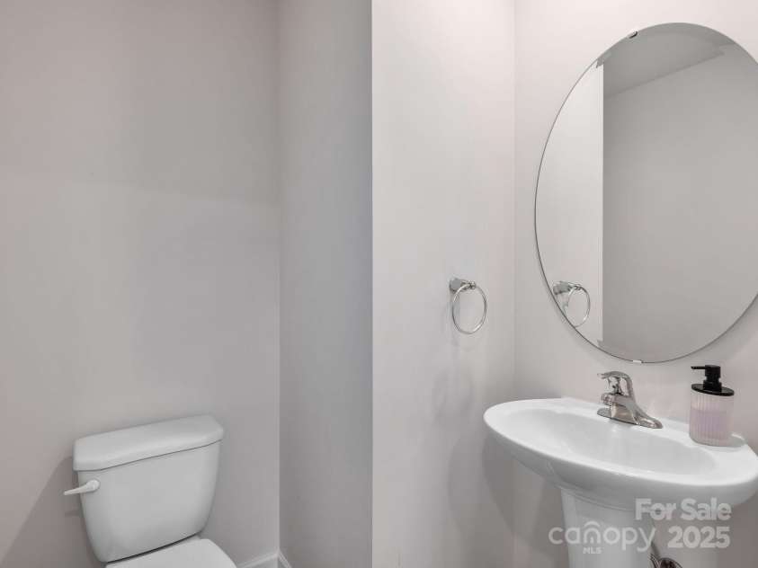 8 Madelyn Drive, Clyde, NC 28721.  MLS# CAR4334061, YatesRealty ID 23938. 