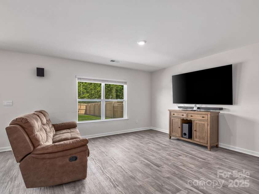 8 Madelyn Drive, Clyde, NC 28721.  MLS# CAR4334061, YatesRealty ID 23938. 