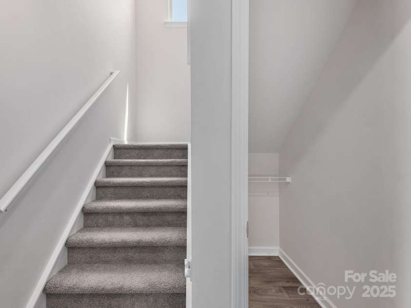 8 Madelyn Drive, Clyde, NC 28721.  MLS# CAR4334061, YatesRealty ID 23938. 