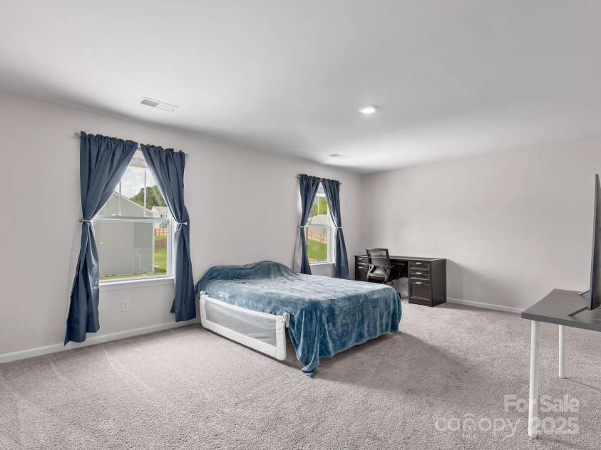 8 Madelyn Drive, Clyde, NC 28721.  MLS# CAR4334061, YatesRealty ID 23938. 