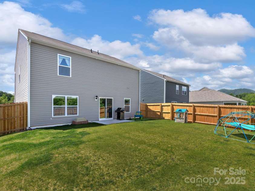 8 Madelyn Drive, Clyde, NC 28721.  MLS# CAR4334061, YatesRealty ID 23938. 