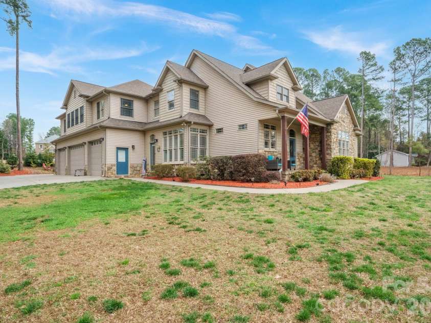140 Pine Bluff Drive, Mooresville, NC 28117.  MLS# CAR4355986, YatesRealty ID 23939. 