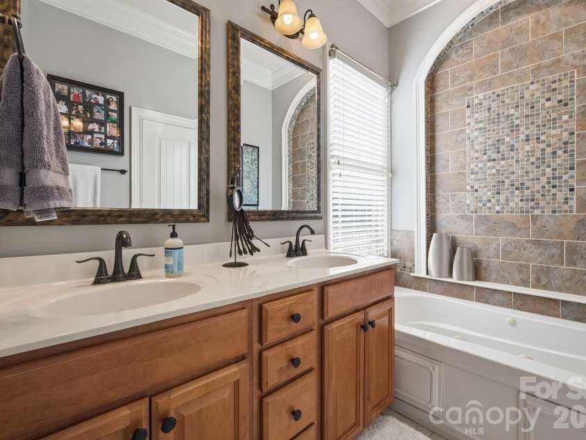 140 Pine Bluff Drive, Mooresville, NC 28117.  MLS# CAR4355986, YatesRealty ID 23939. Primary Bath
