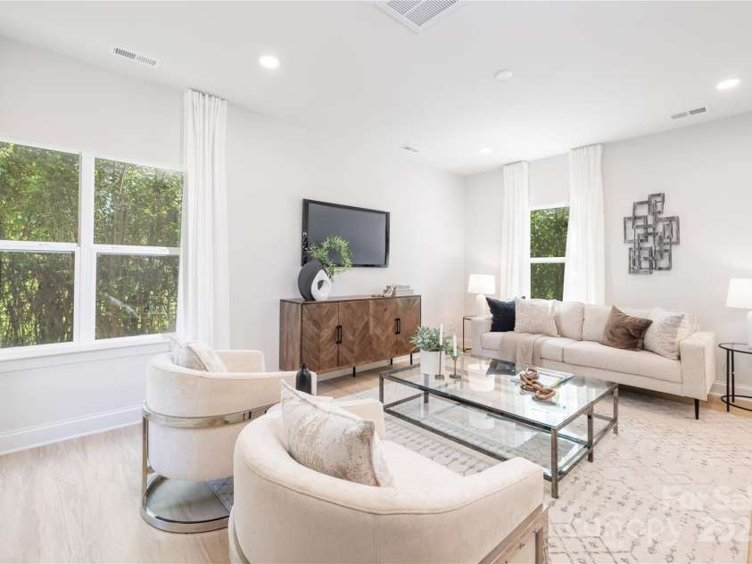 2544 Pinestream Drive, Charlotte, NC 28216.  MLS# CAR4237977, YatesRealty ID 23939. 