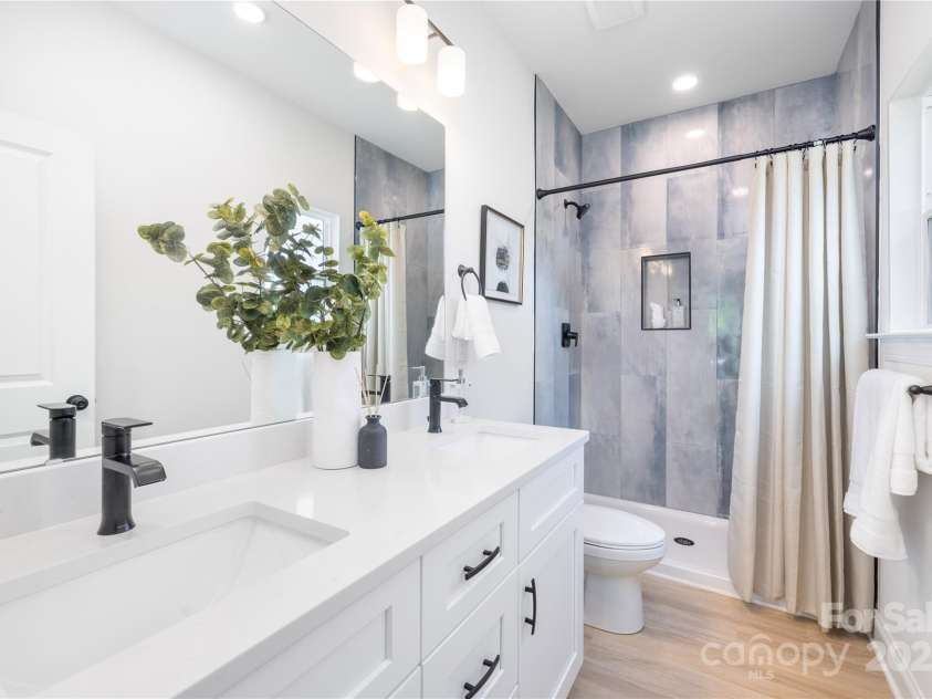 2544 Pinestream Drive, Charlotte, NC 28216.  MLS# CAR4237977, YatesRealty ID 23939. 