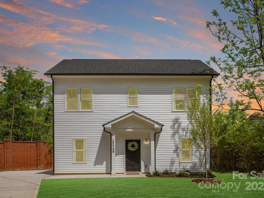 2544 Pinestream Drive, Charlotte, NC 28216.  MLS# CAR4237977, YatesRealty ID 23939. 