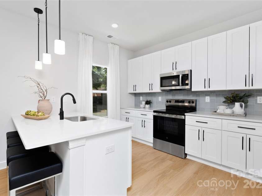 2544 Pinestream Drive, Charlotte, NC 28216.  MLS# CAR4237977, YatesRealty ID 23939. 