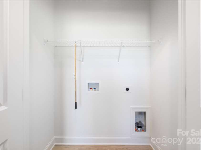 2544 Pinestream Drive, Charlotte, NC 28216.  MLS# CAR4237977, YatesRealty ID 23939. 