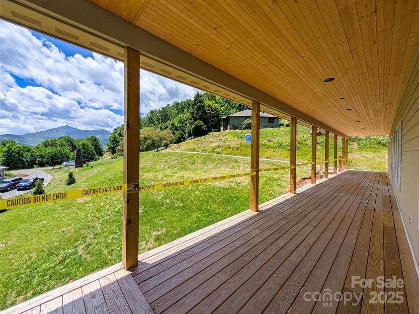 338 Majestic Mountain Drive, Burnsville, NC 28714.  MLS# CAR4277521, YatesRealty ID 2394. 