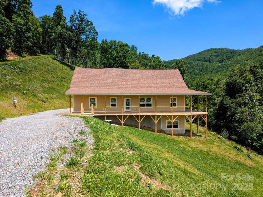 338 Majestic Mountain Drive, Burnsville, NC 28714.  MLS# CAR4277521, YatesRealty ID 2394. 