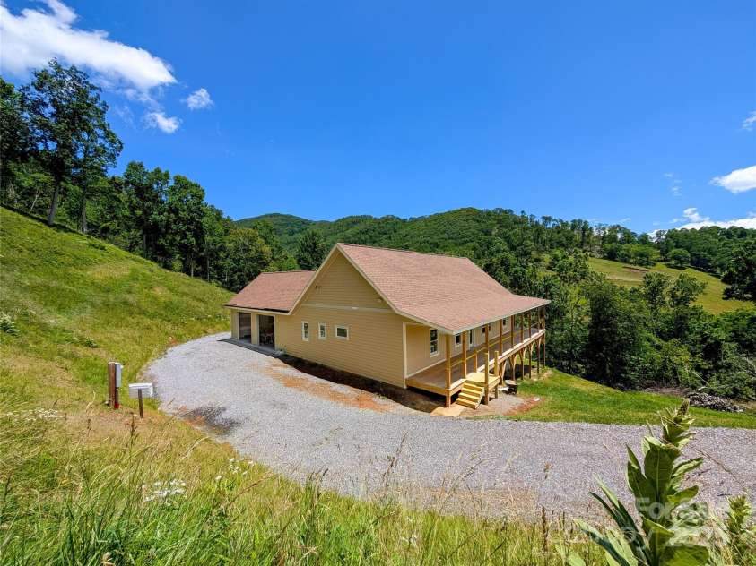 338 Majestic Mountain Drive, Burnsville, NC 28714.  MLS# CAR4277521, YatesRealty ID 2394. 