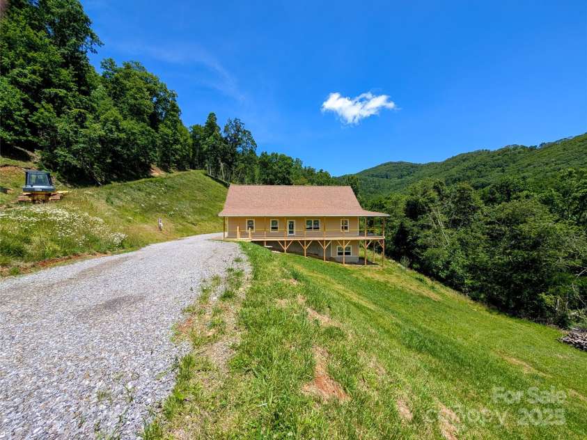 338 Majestic Mountain Drive, Burnsville, NC 28714.  MLS# CAR4277521, YatesRealty ID 2394. 