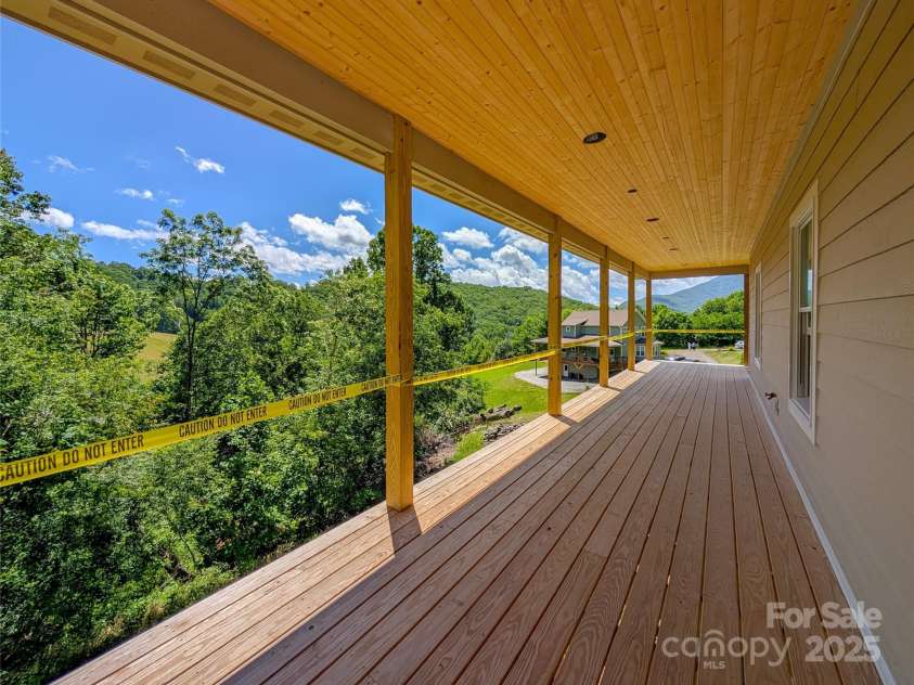 338 Majestic Mountain Drive, Burnsville, NC 28714.  MLS# CAR4277521, YatesRealty ID 2394. 