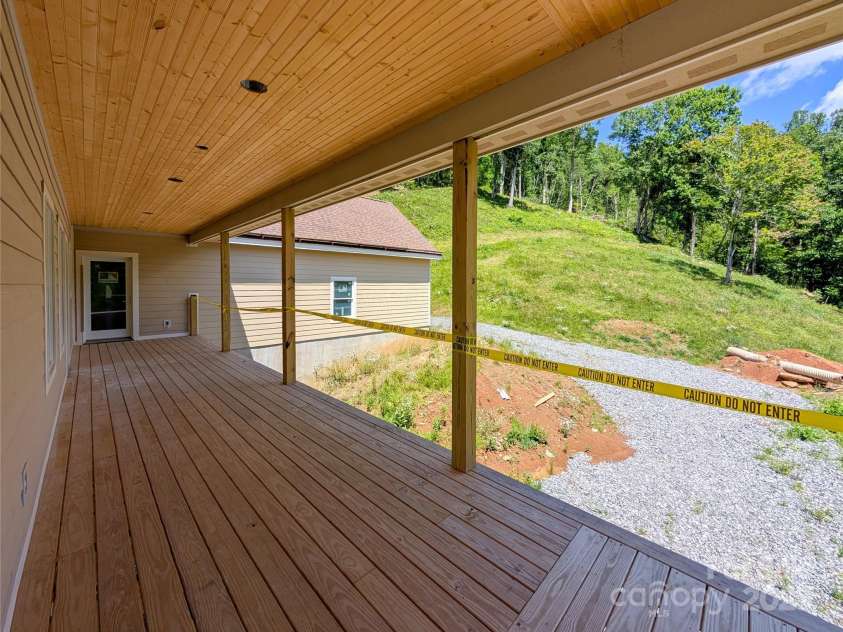 338 Majestic Mountain Drive, Burnsville, NC 28714.  MLS# CAR4277521, YatesRealty ID 2394. 