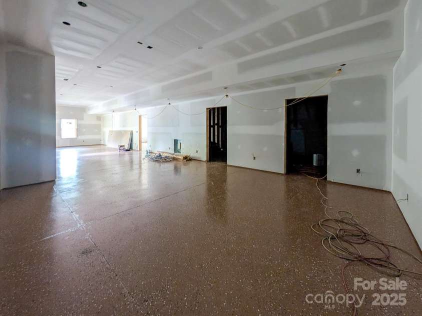 338 Majestic Mountain Drive, Burnsville, NC 28714.  MLS# CAR4277521, YatesRealty ID 2394. 